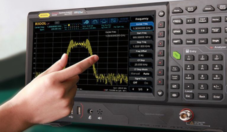Use the multi-touch screen to complete operations quickly.